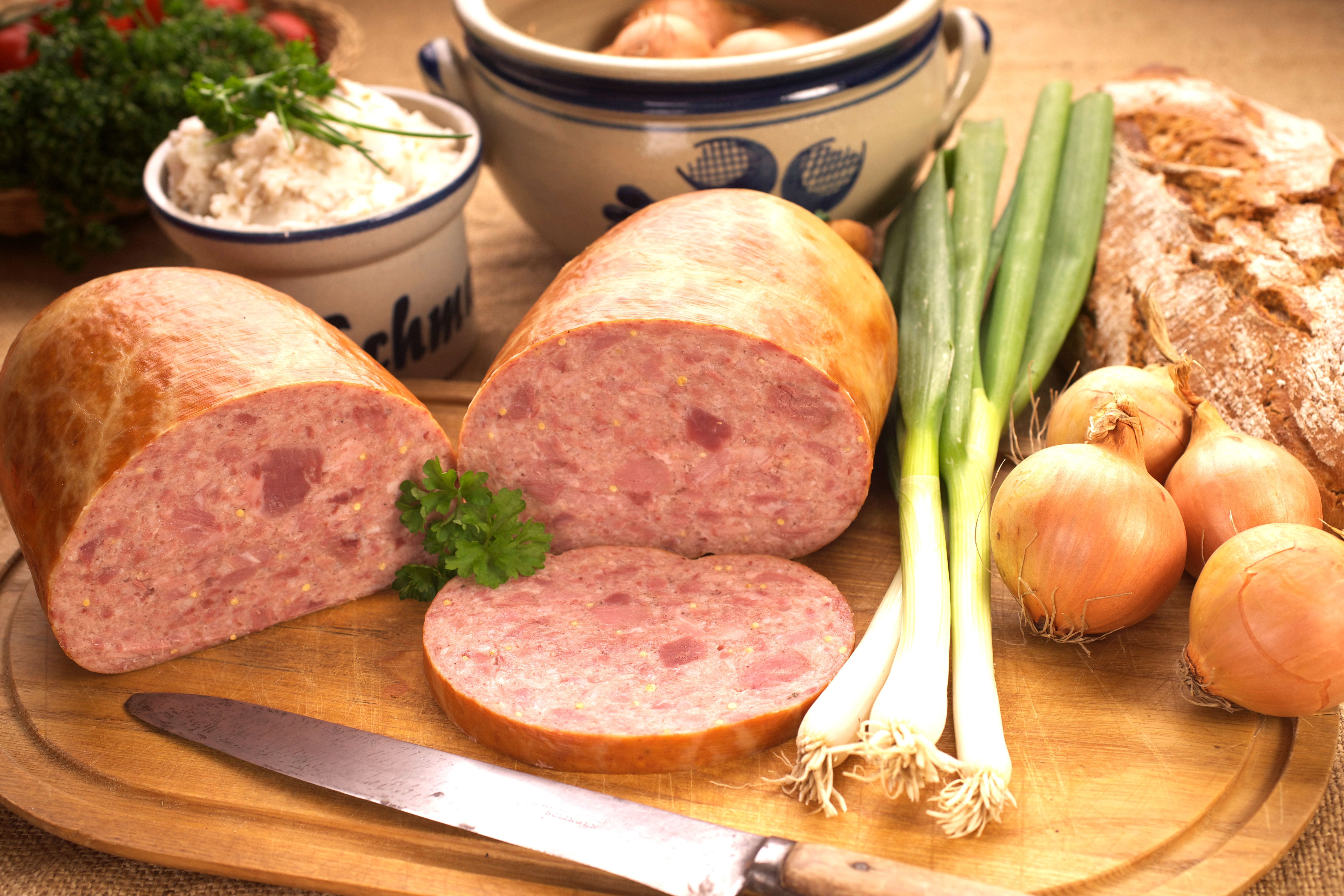 Schwartenmagen im Naturdarm Schwartenmagen im Naturdarm